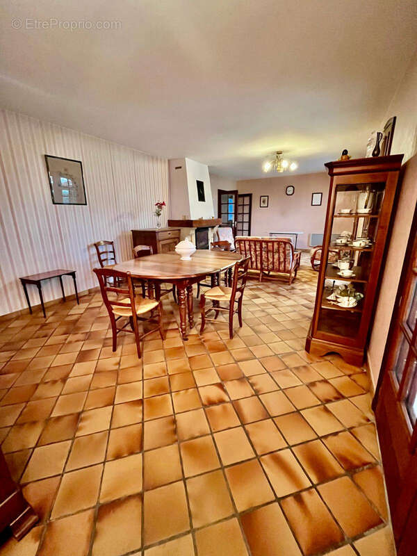 Maison à GENSAC-LA-PALLUE