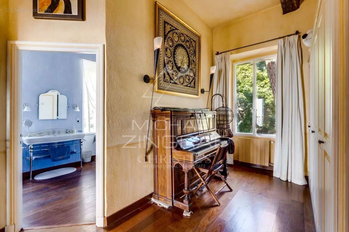 Maison à EZE