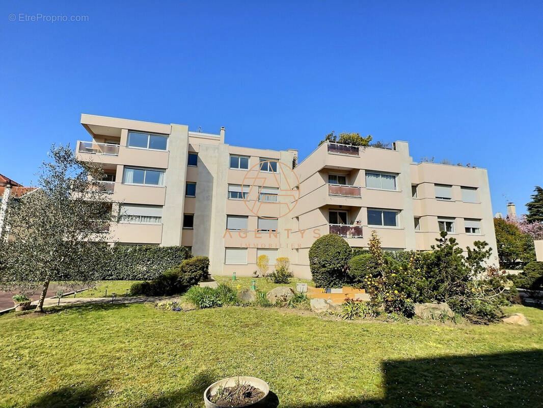 Appartement à SAINT-MAUR-DES-FOSSES