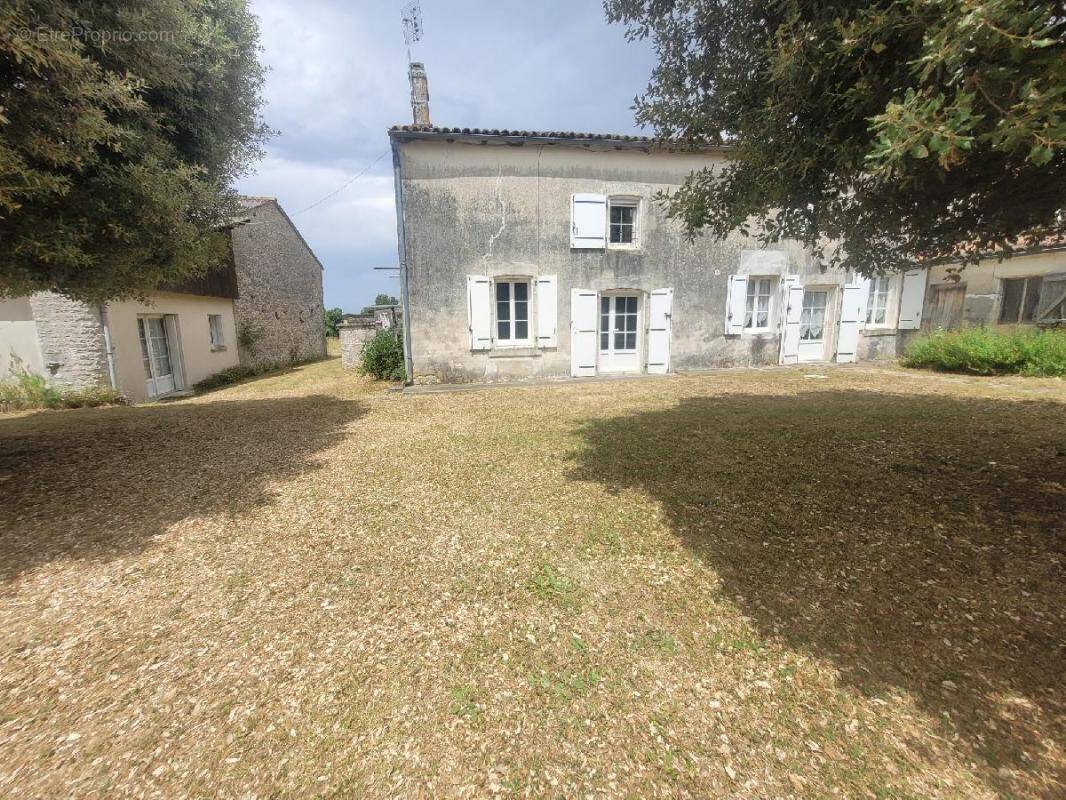 Maison à ASNIERES-LA-GIRAUD