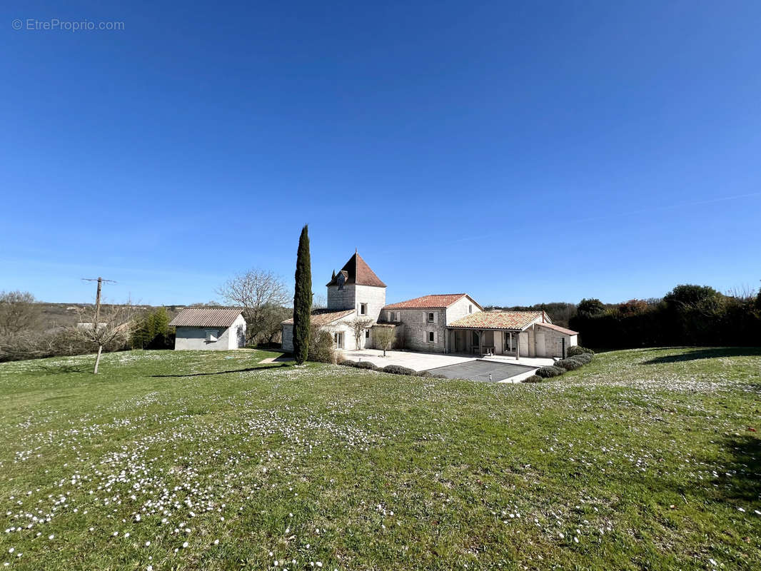 Maison à MONTAIGU-DE-QUERCY