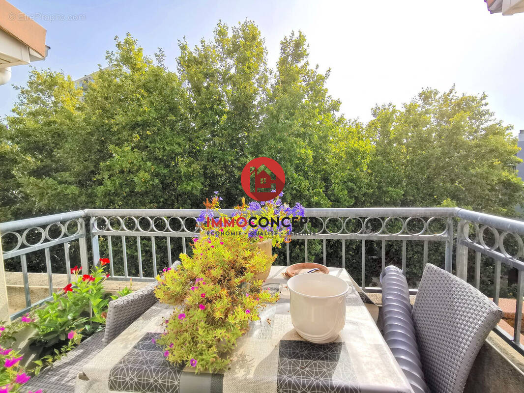 Appartement à BAGNOLS-SUR-CEZE
