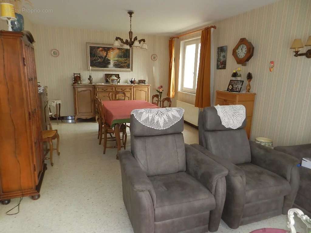 Maison à SAINT-PIERRE-SUR-DIVES