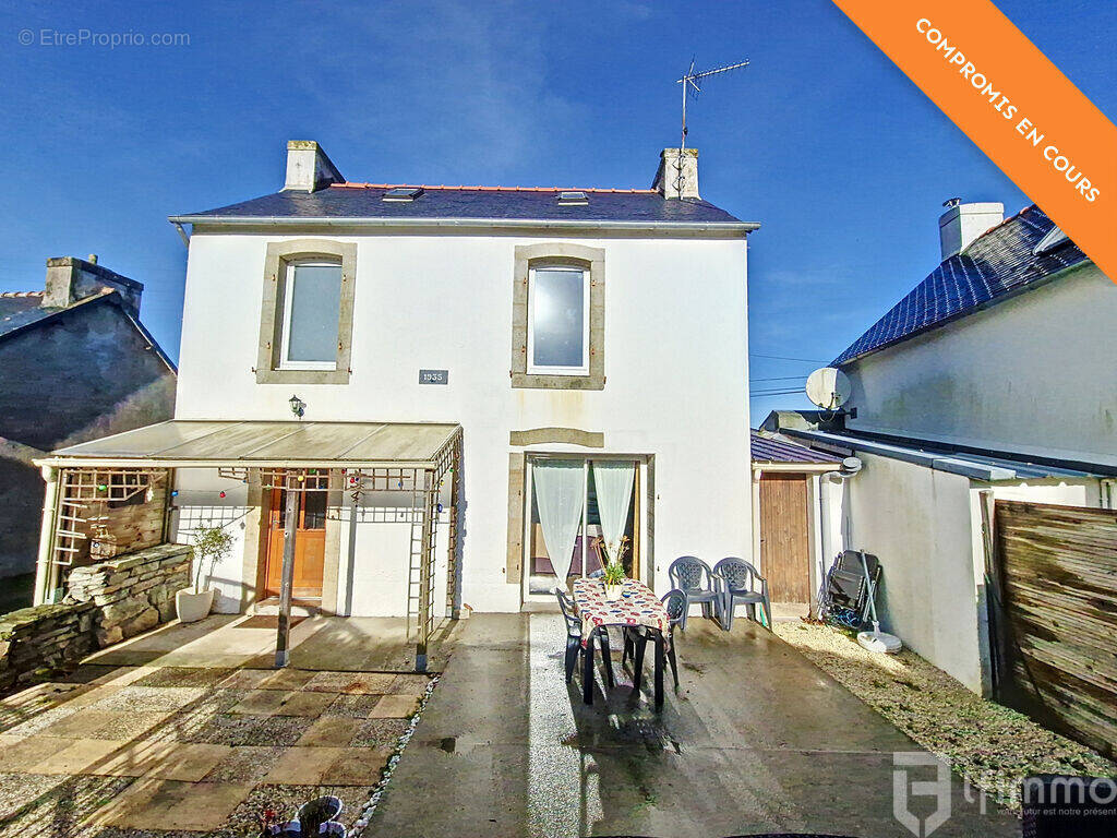 Maison à CAST