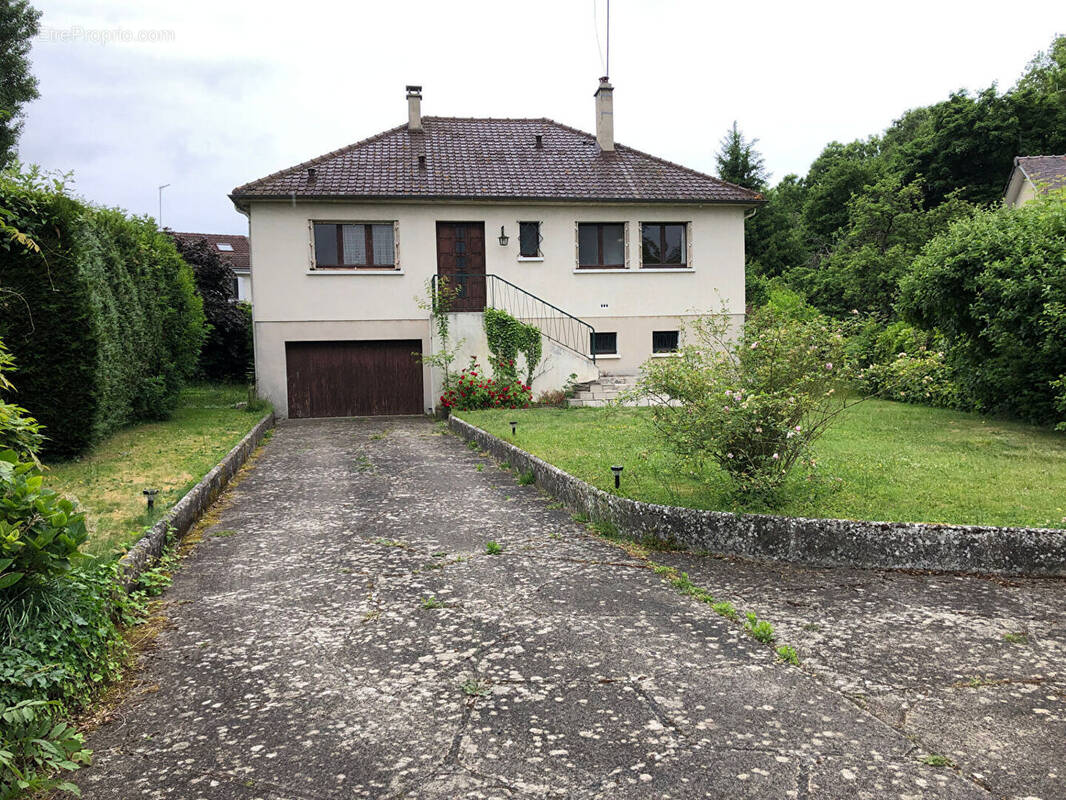 Maison à BUC