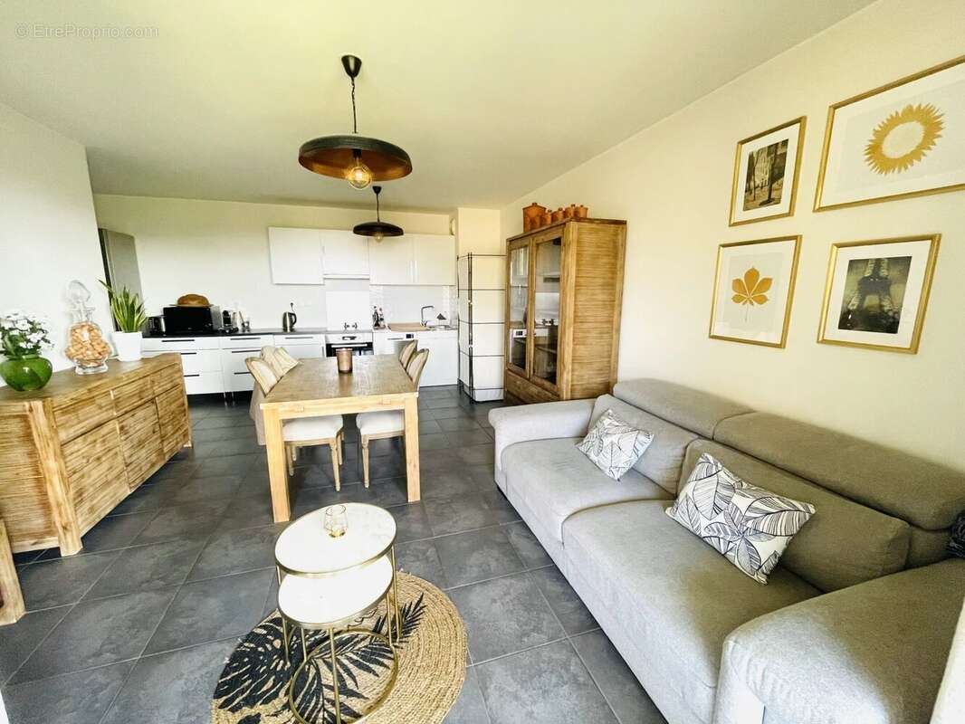 Appartement à VENELLES