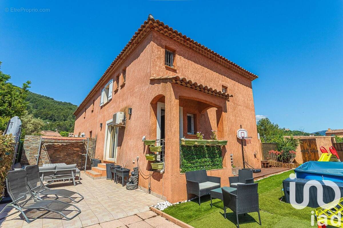 Photo 1 - Maison à CUERS