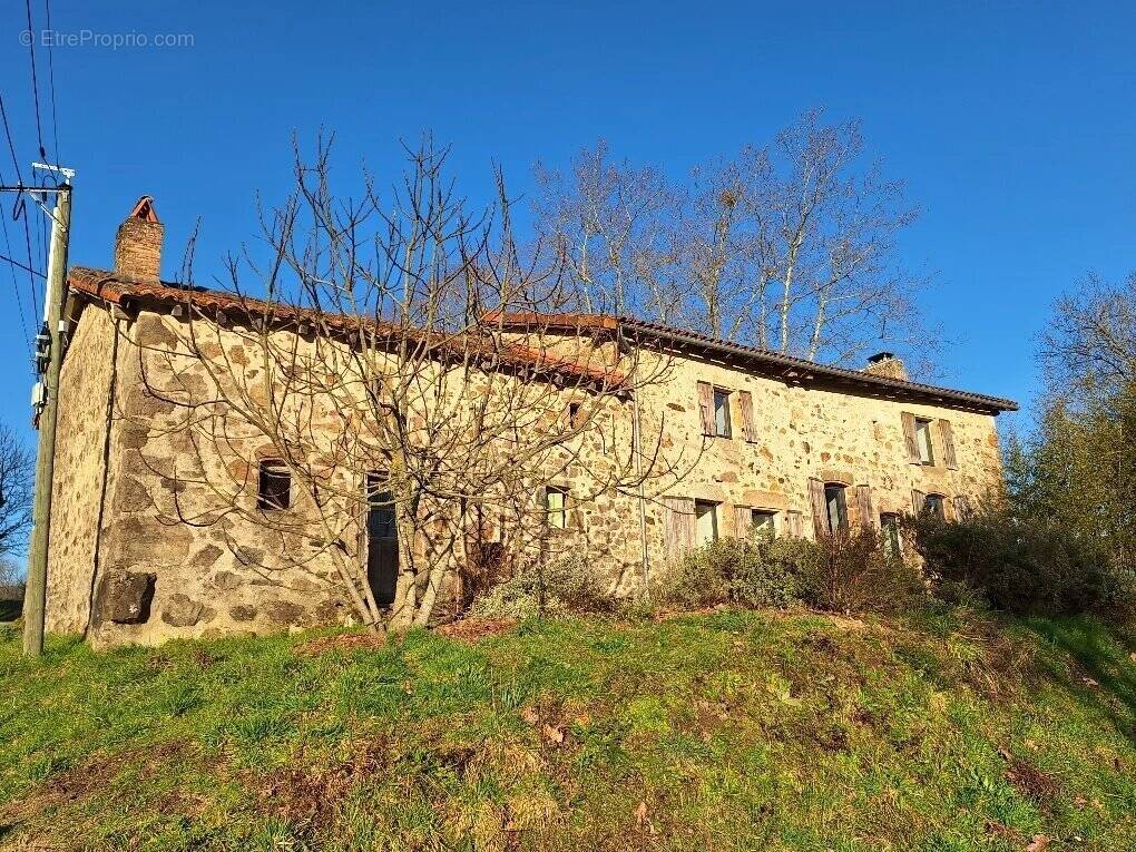 Maison à MONTBRON
