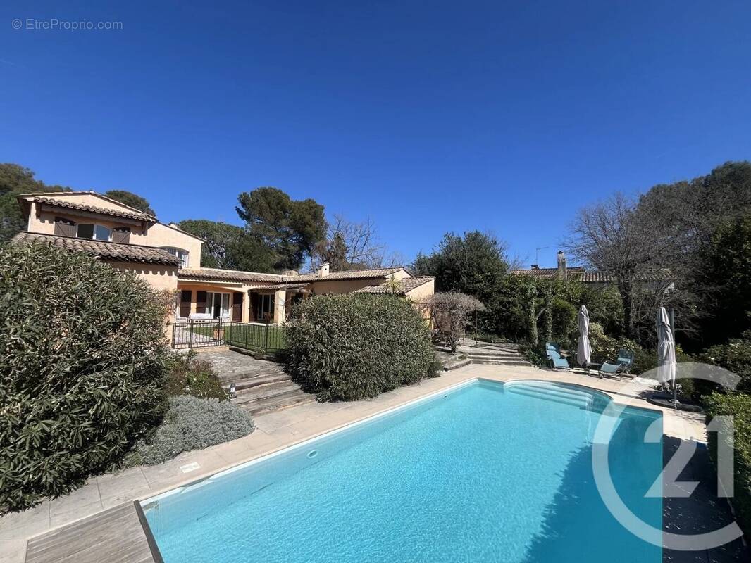 Maison à ROQUEFORT-LES-PINS