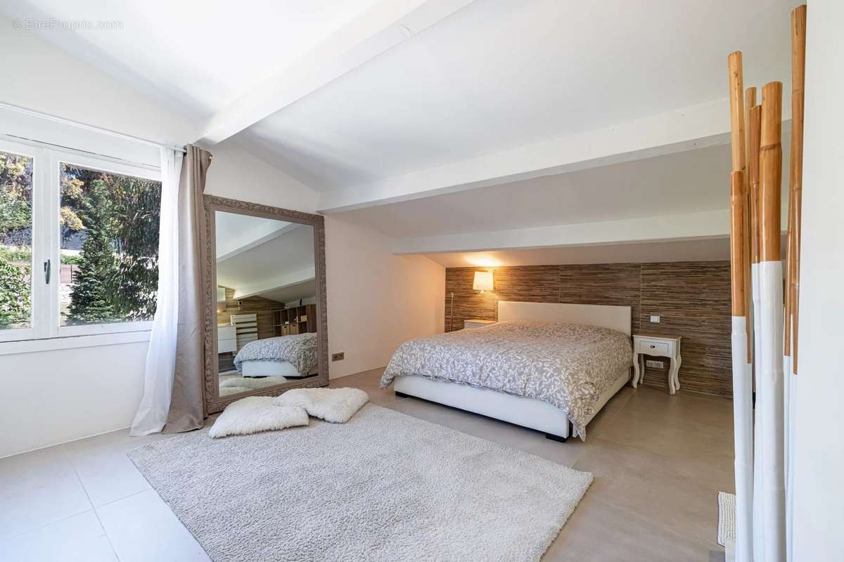 Maison à SAINT-LAURENT-DU-VAR