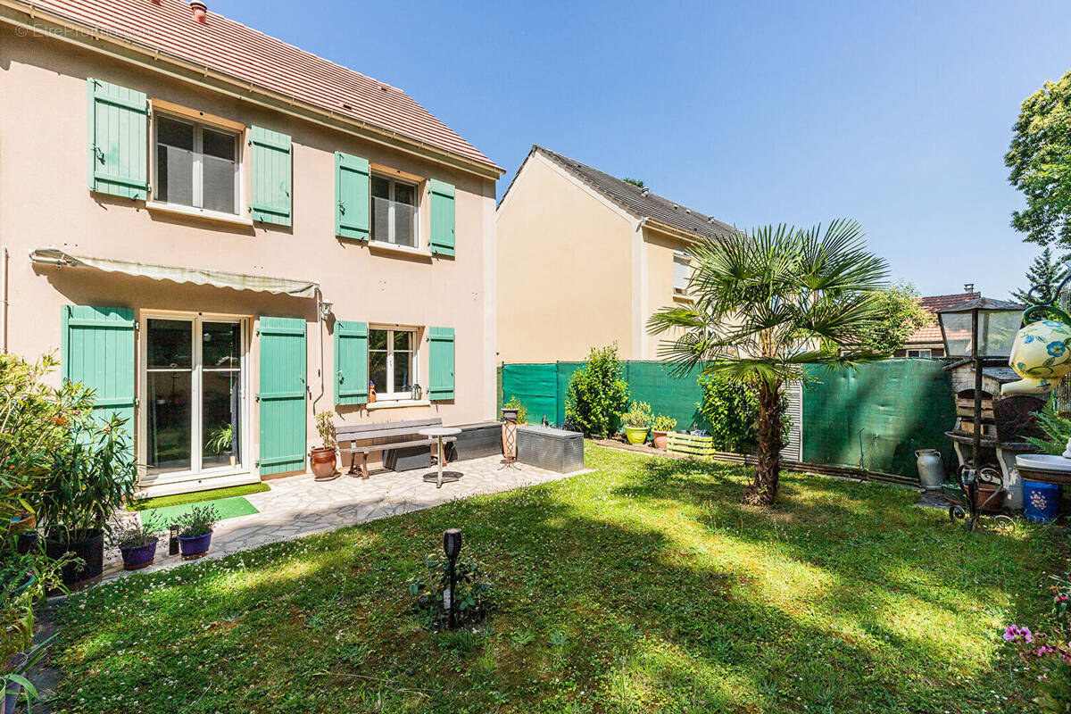 Maison à FLEURY-MEROGIS