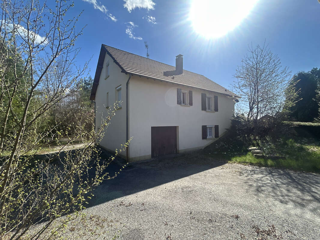 Maison à SAINT-YRIEIX-LE-DEJALAT