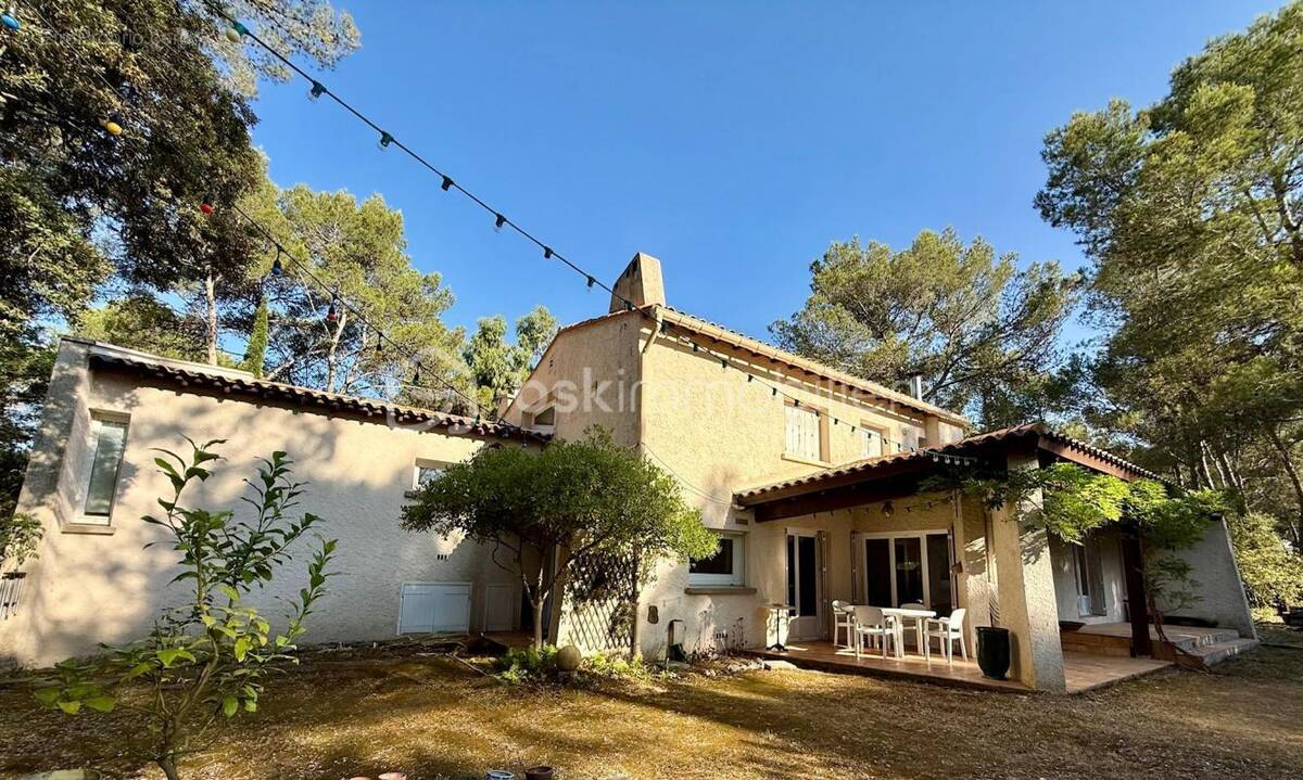 Maison à SAINT-CLEMENT-DE-RIVIERE