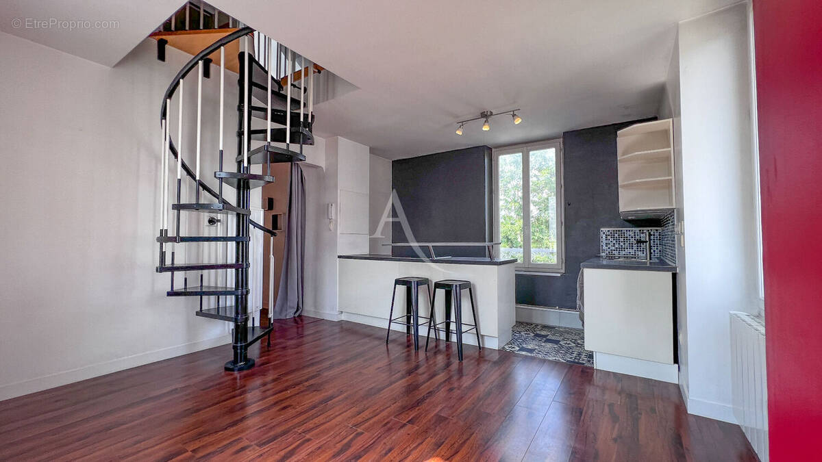 Appartement à COMBS-LA-VILLE