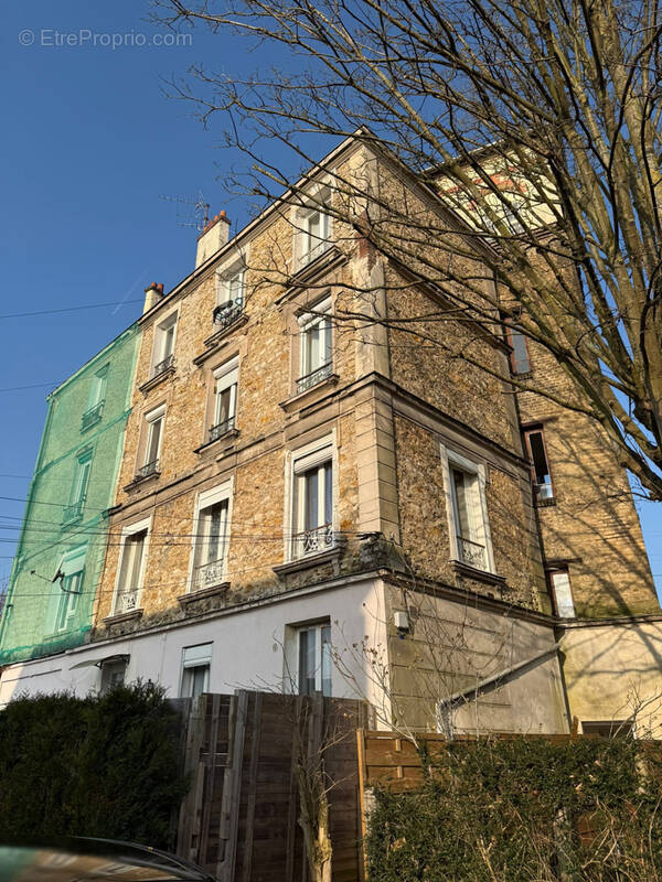 Appartement à EZANVILLE