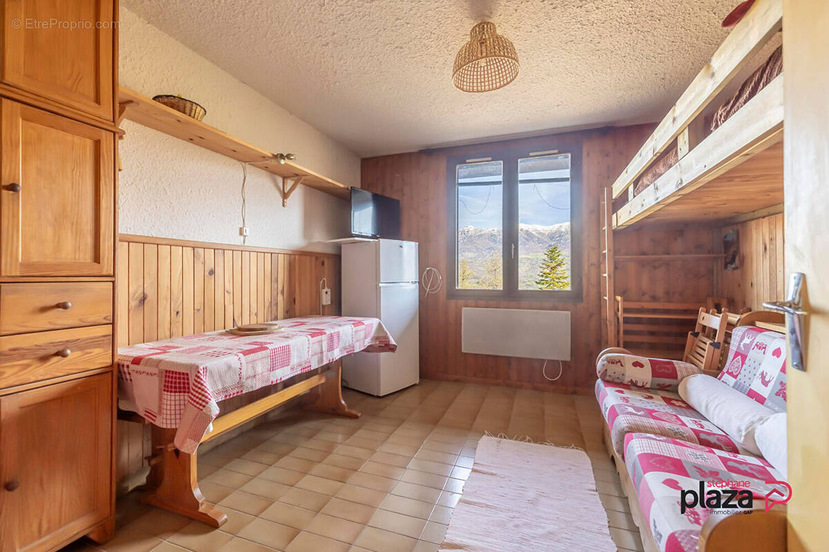 Appartement à SAINT-LEGER-LES-MELEZES