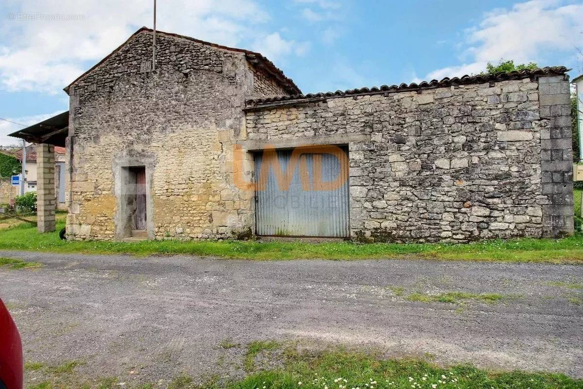 Terrain à LA CHAPELLE-DES-POTS
