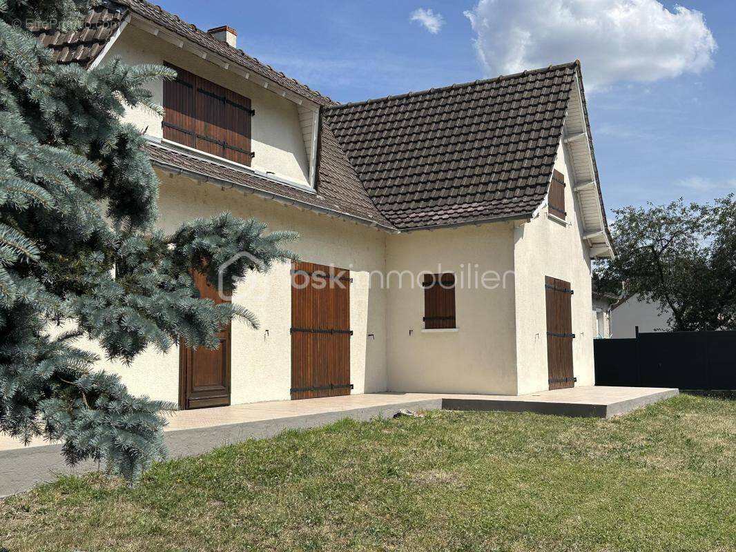 Maison à LA CHAPELLE-SAINT-MESMIN