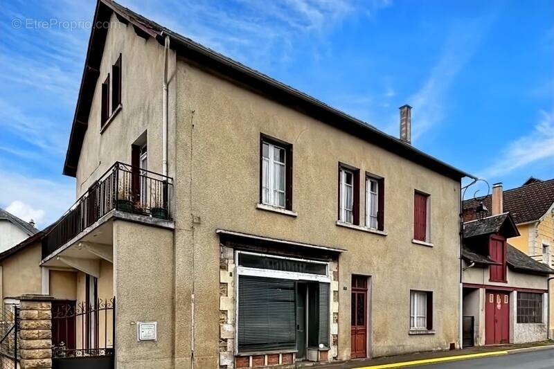 Maison à ARNAC-POMPADOUR