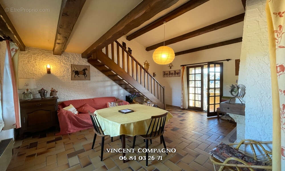 Appartement à ESPARRON-DE-VERDON