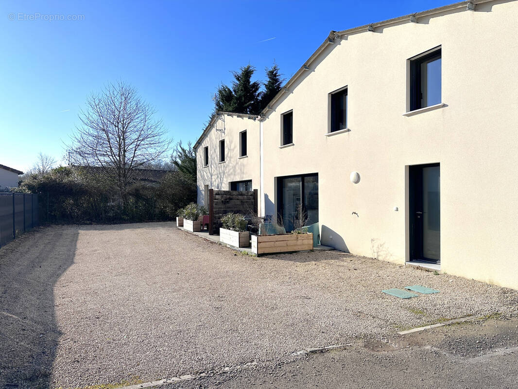 Appartement à MIGNALOUX-BEAUVOIR
