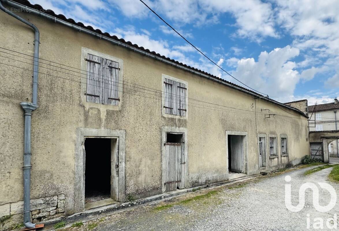 Photo 1 - Maison à HIERSAC
