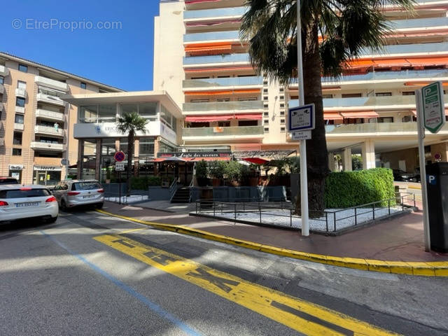 Commerce à CANNES