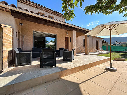 Maison à AUPS