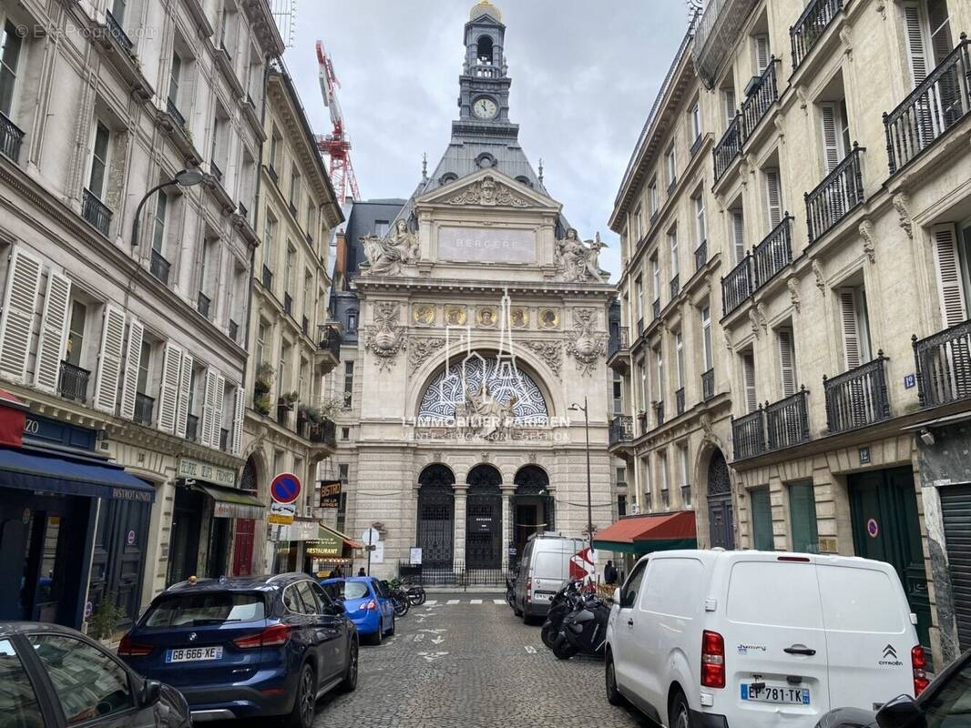 Commerce à PARIS-9E