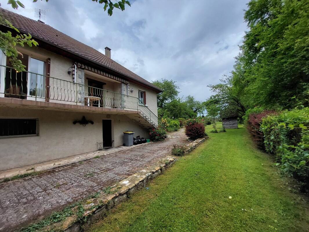Maison à EBREUIL