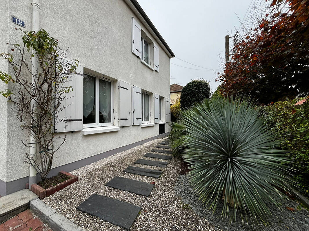 Maison à SAINT-JEAN-DE-LA-RUELLE