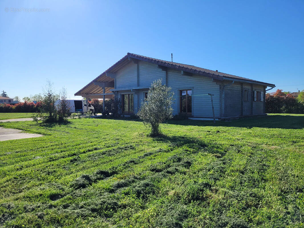 Maison à MONTBETON