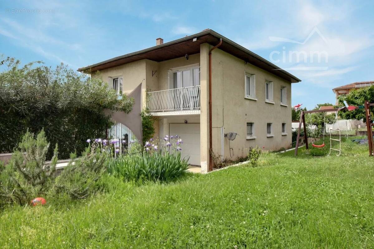 Maison à LAVEYRON
