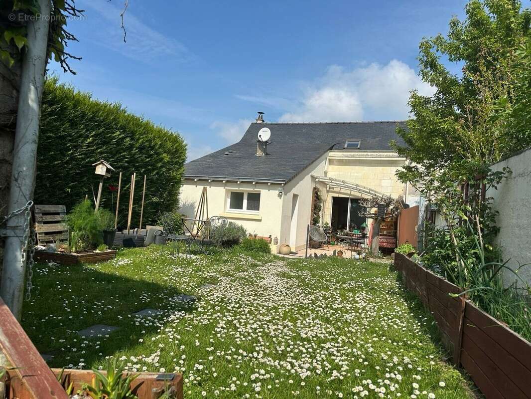 Maison à LONGUE-JUMELLES