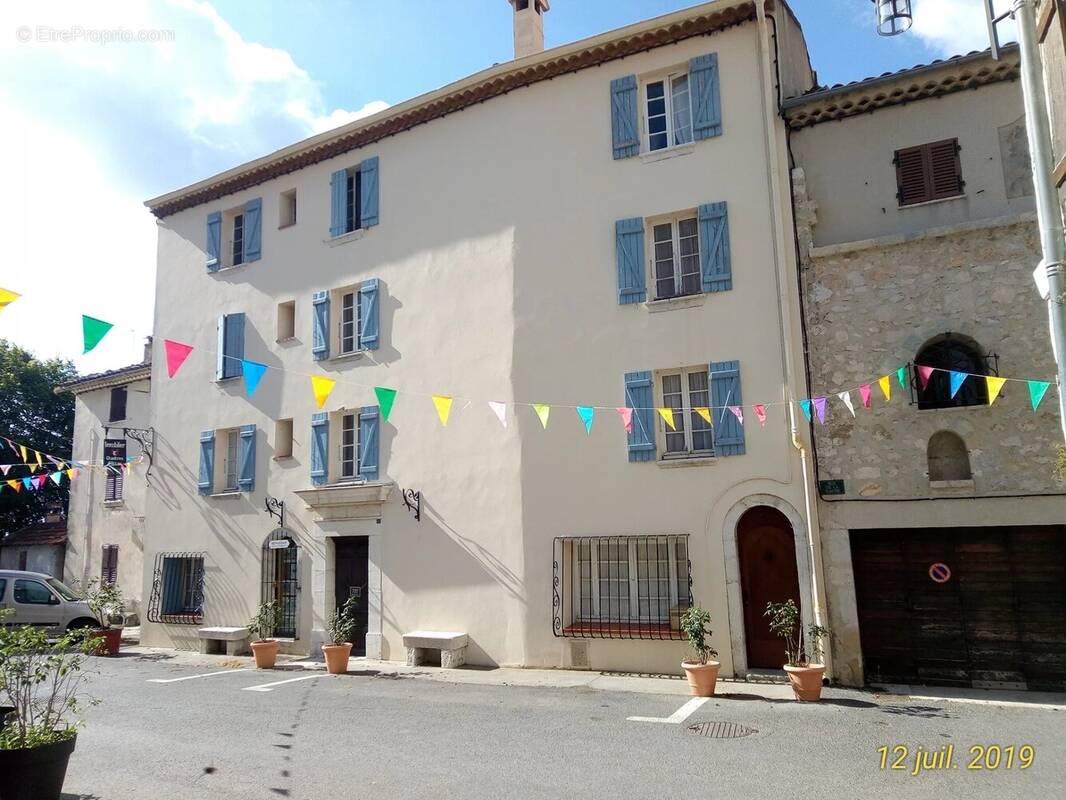 Appartement à COURSEGOULES