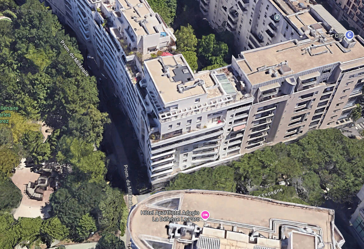 Parking à COURBEVOIE