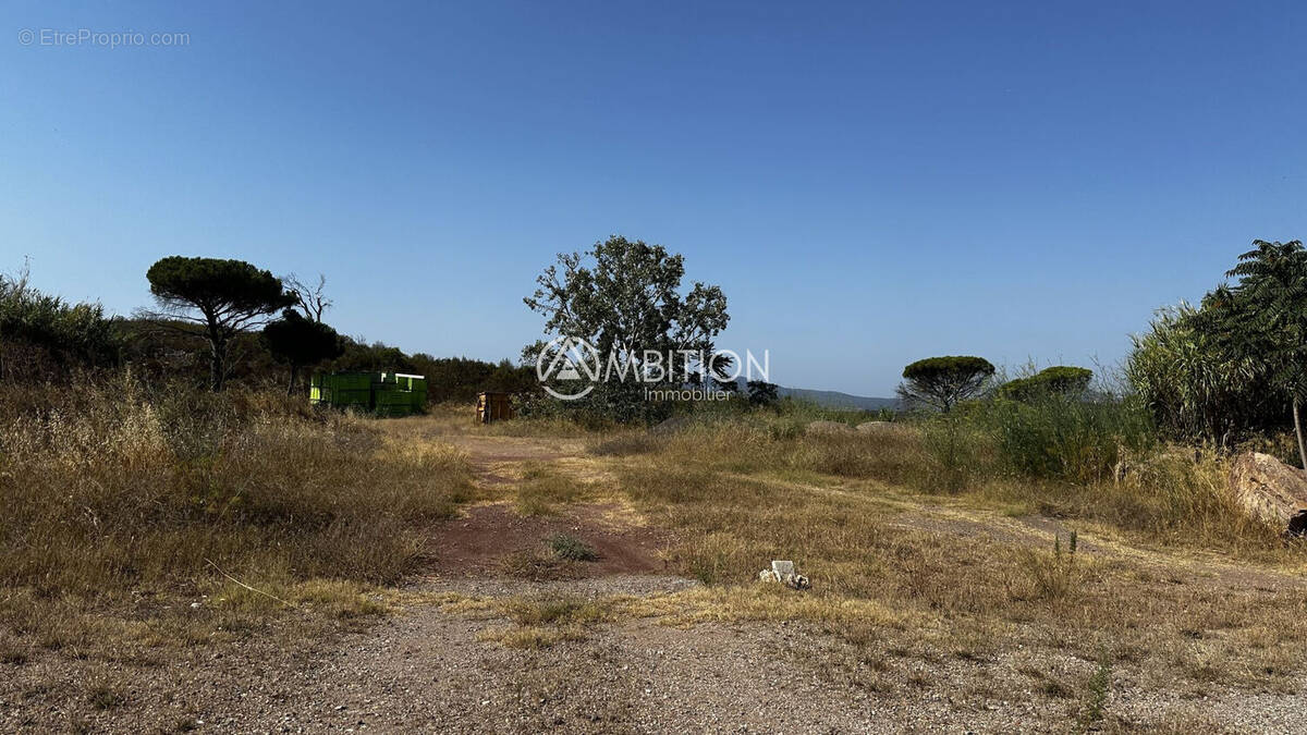 Terrain à FREJUS