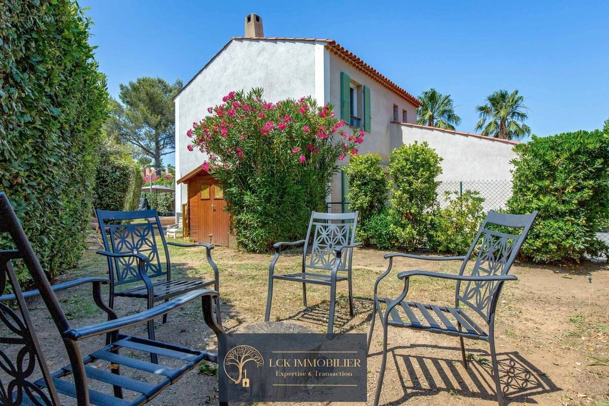 Maison à ROQUEBRUNE-SUR-ARGENS