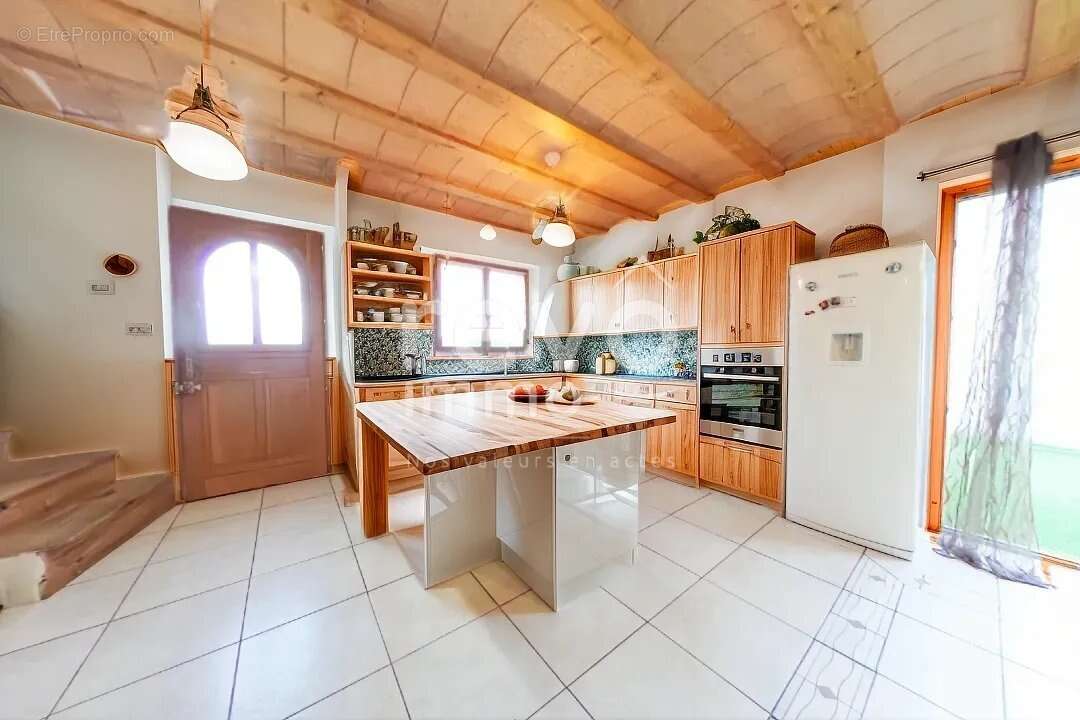 Maison à MONTBAZIN