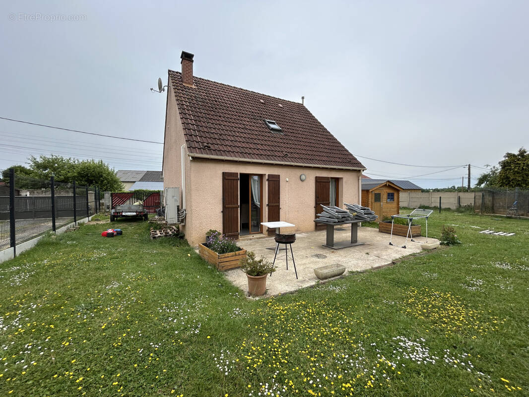 Maison à GRANDVILLIERS