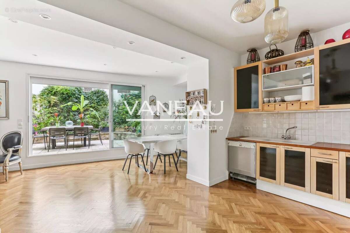 Appartement à PARIS-8E