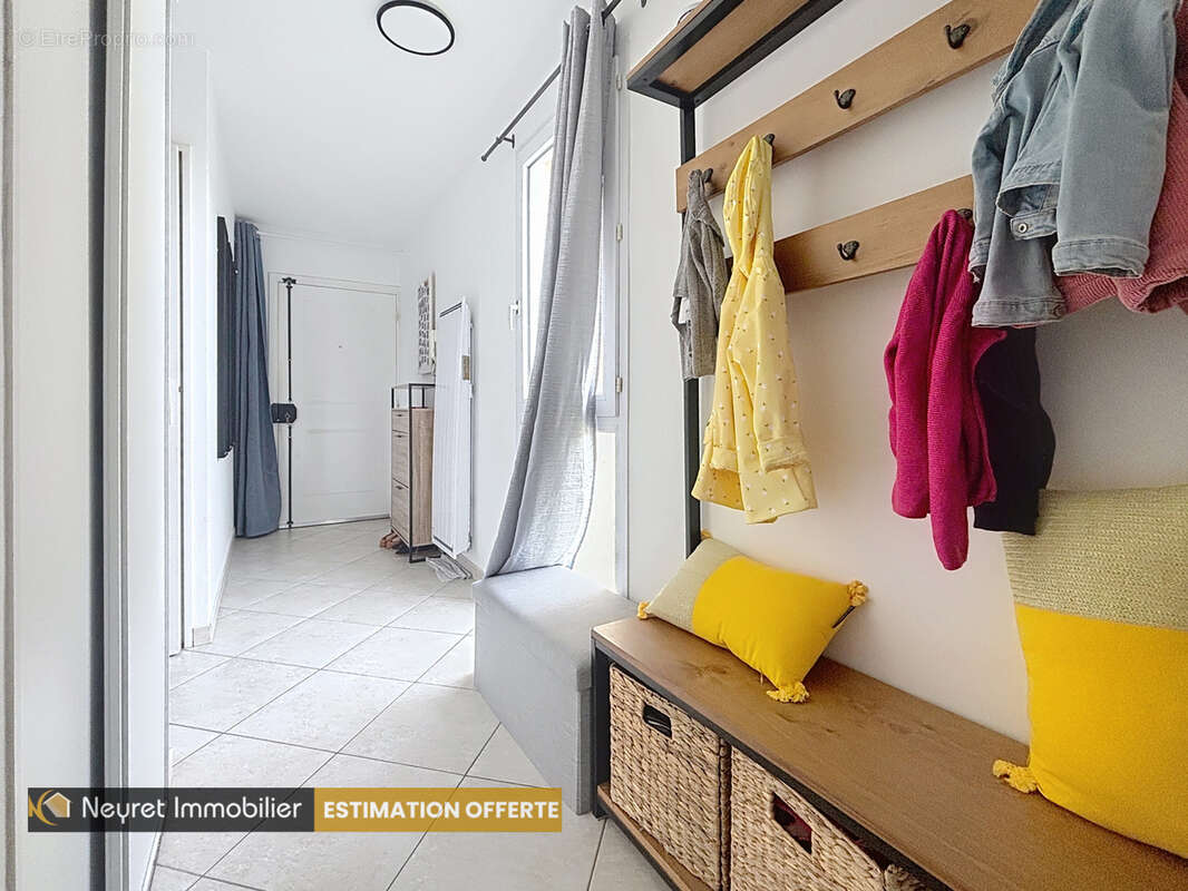 Appartement à SAINT-GENIS-LAVAL