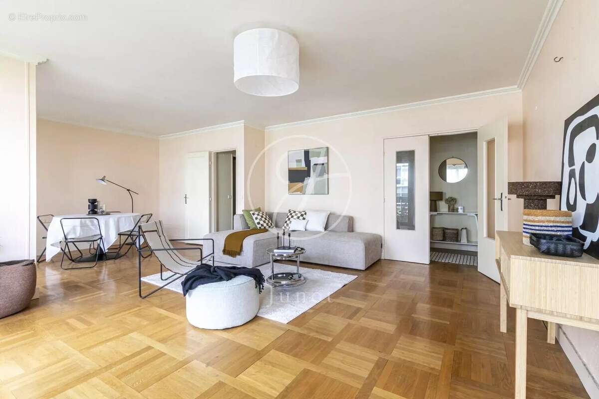 Appartement à PARIS-15E