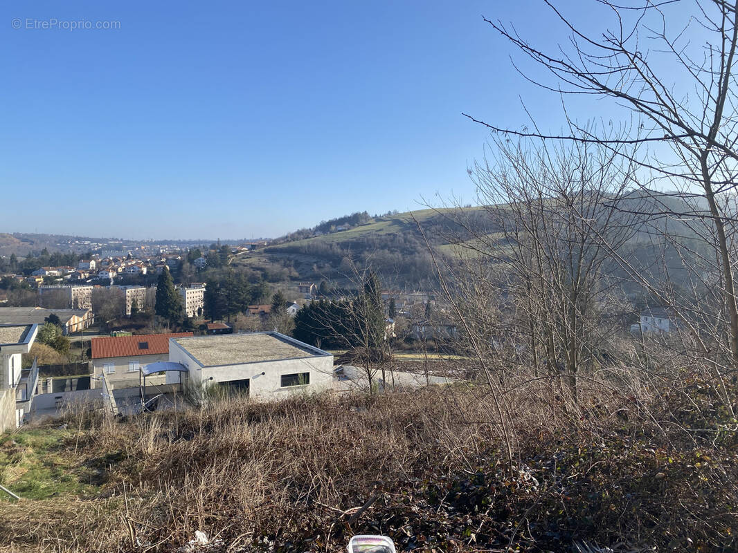 Terrain à LE CHAMBON-FEUGEROLLES