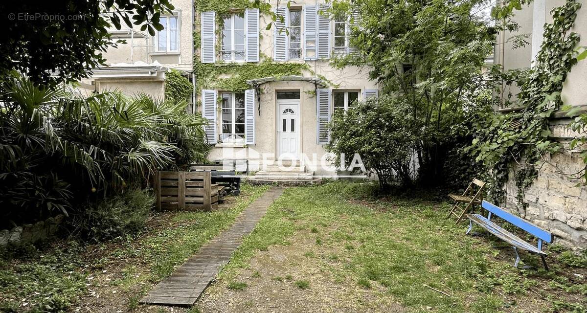 Maison à NANTERRE