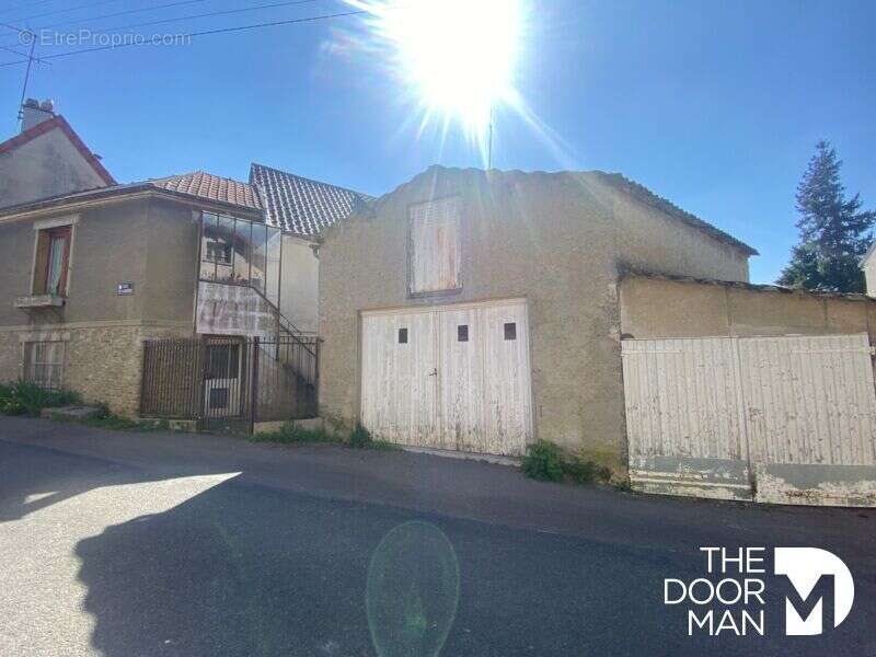 Maison à LA QUEUE-LES-YVELINES