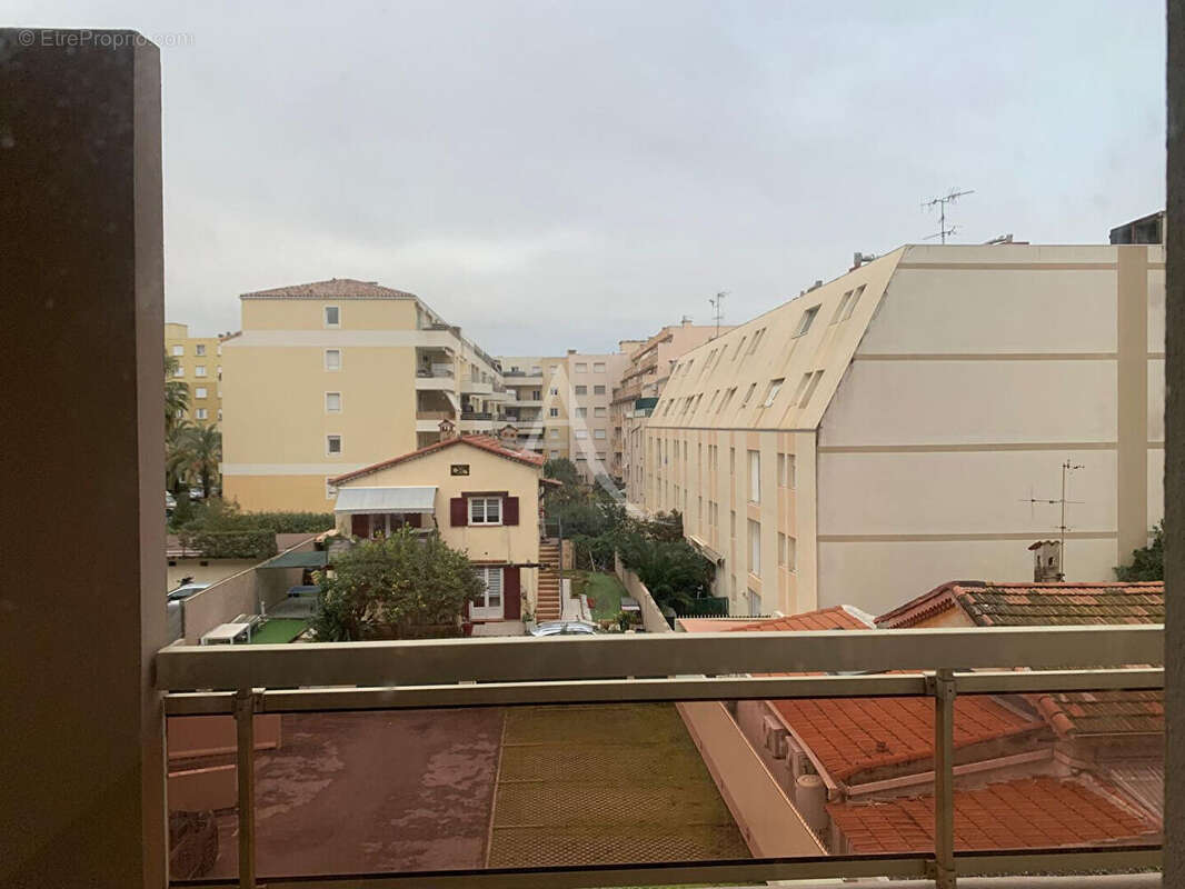 Appartement à SAINT-LAURENT-DU-VAR