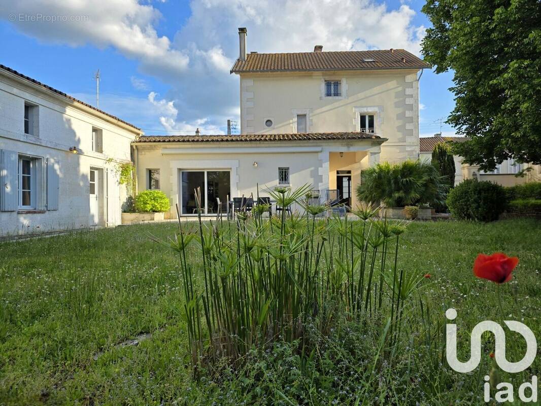 Photo 1 - Maison à LA COURONNE