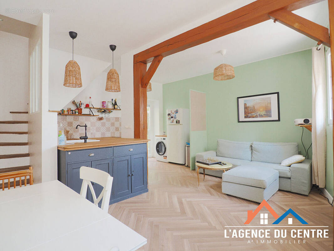 Maison à CHANTELOUP-LES-VIGNES