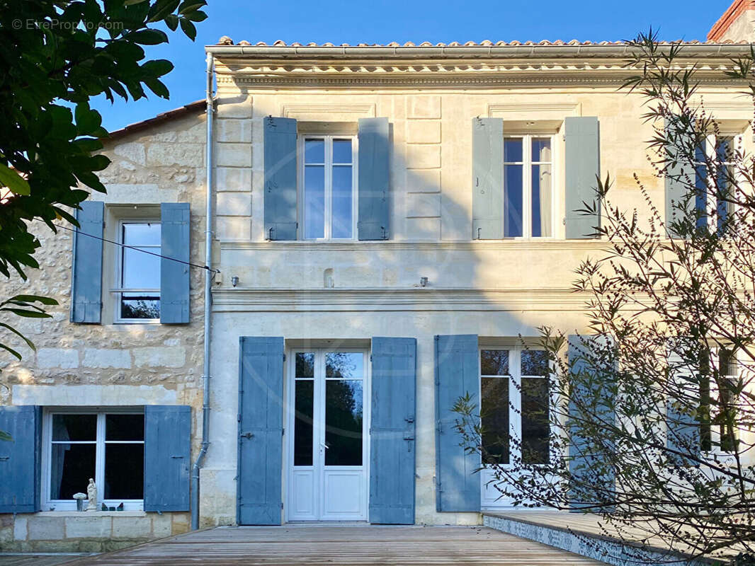 Maison à FRONSAC